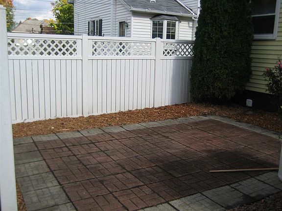 3rd image of 312 S Oak St
