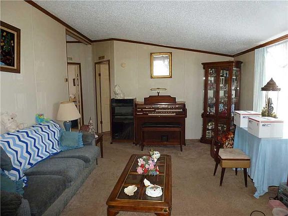4th image of 24905 Hillcrest Dr