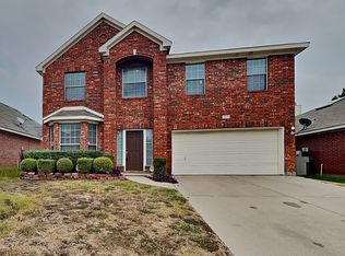 8213 Cedarcrest Ln, Fort Worth, TX 76123