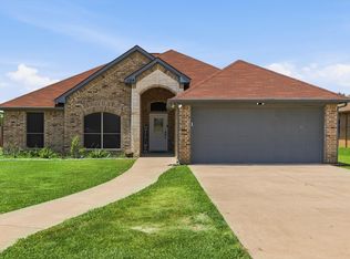 124 Chambers Creek Cir, Maypearl, TX 76064