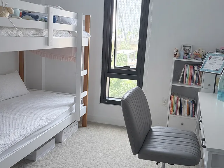 987 Queen St #1015 — Photo 5