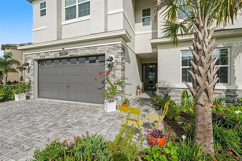 5 bed, 4.5 bath, 3248 sqft, $3,995 — Photo 2