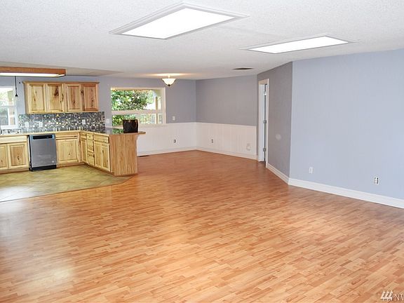 4th image of 330 SE Evergreen Dr