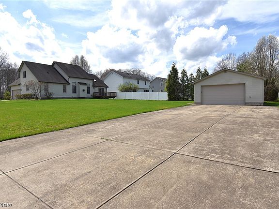 4th image of 585 Creekside Dr