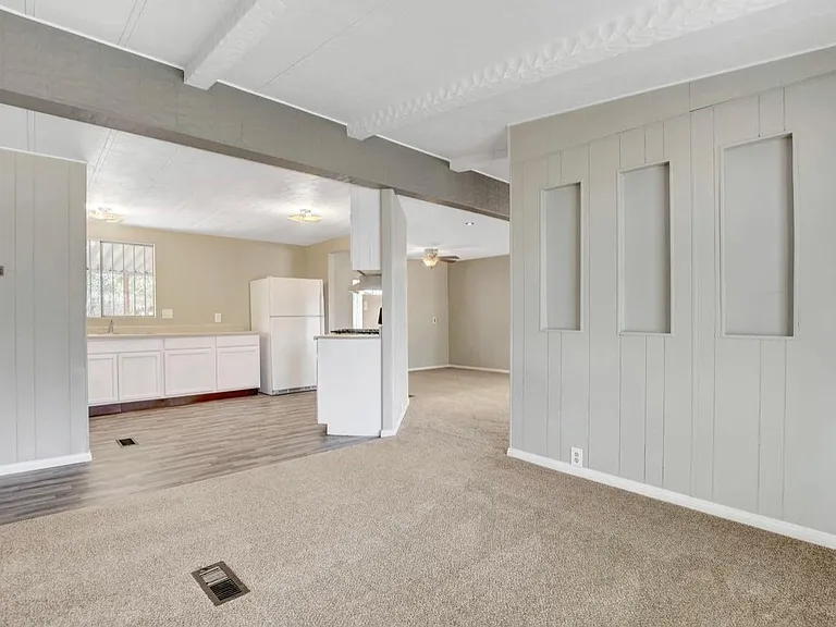 136 Sir Thomas Dr — Photo 11