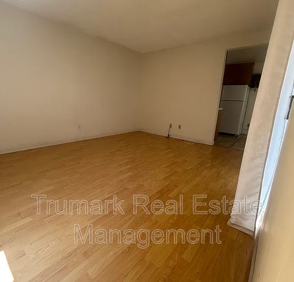 4401 Clayton Ave #3 — Photo 3