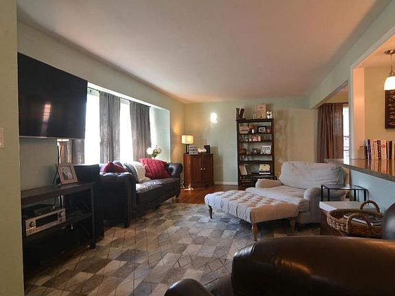 4th image of 3613 Fairmount Blvd
