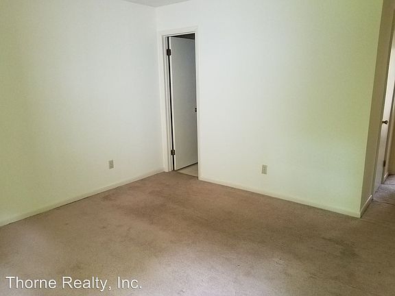5th image of 947 S Hornbeam Dr
