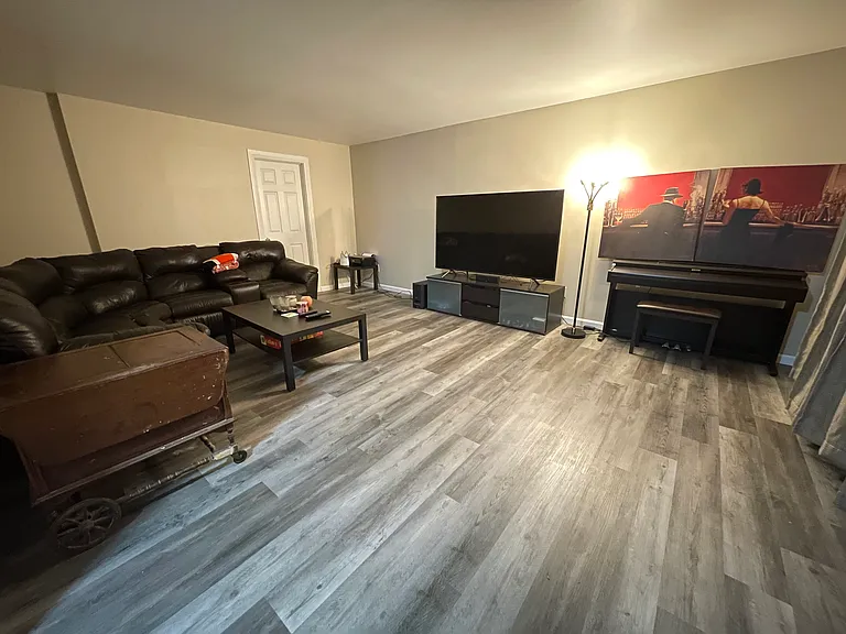 2838 Clay Ave — Photo 9