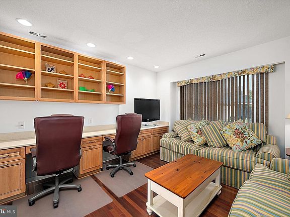 5th image of 702 Kelly Rd #702A