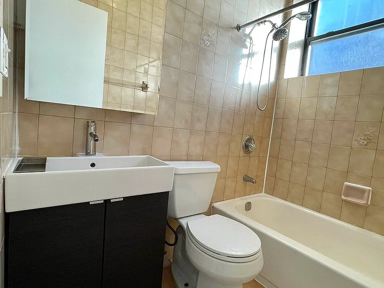 301 E 110th St #4D — Photo 11