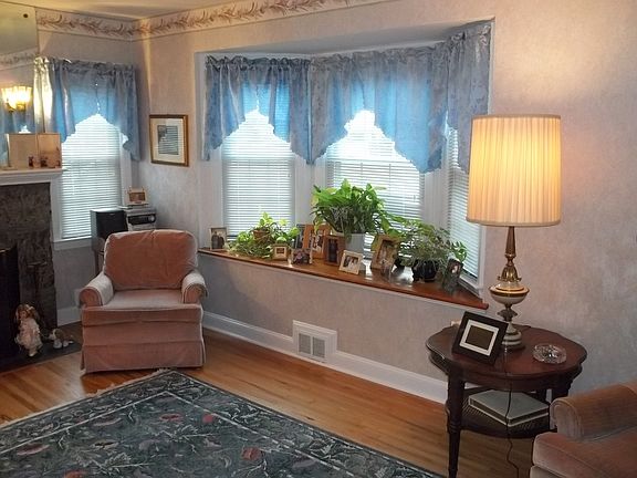 2nd image of 351 Gilmore St