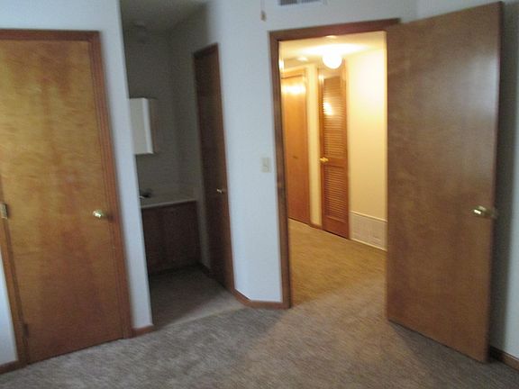 3rd image of 1027 NE Lindsay Ave APT A
