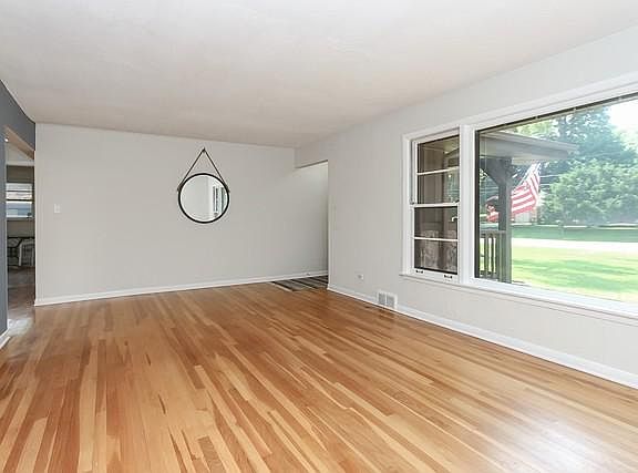 3rd image of 208 E Olive Ave