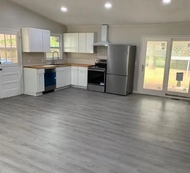 1615 Morehead Ave — Photo 2