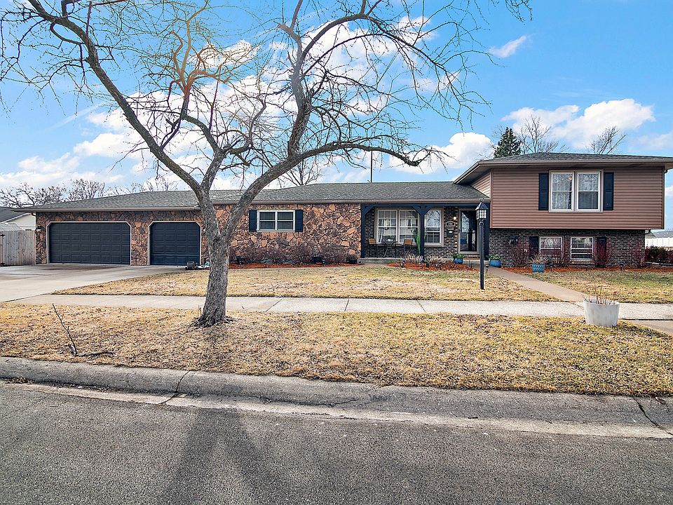 1st image of 206 Meadows Rd S