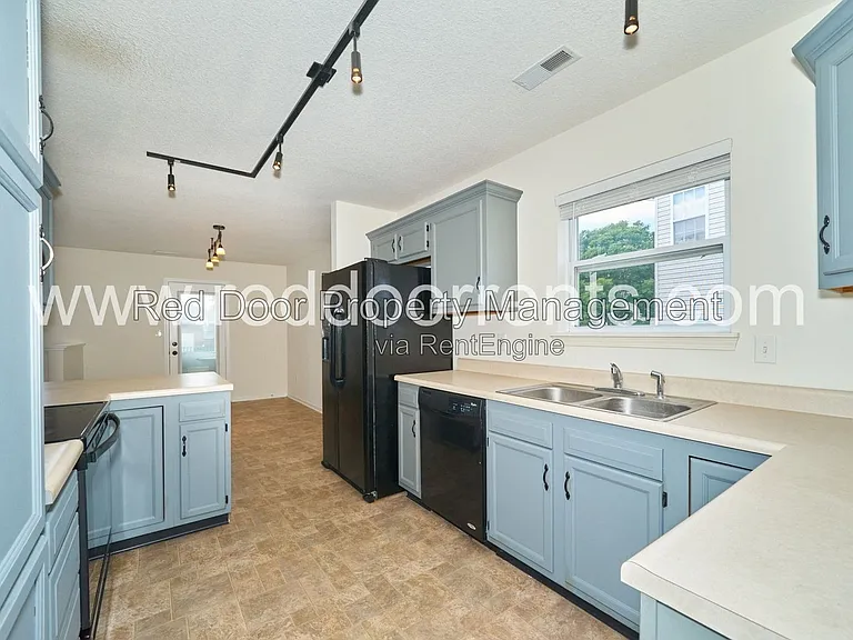 127 Broadmoor Bnd — Photo 3