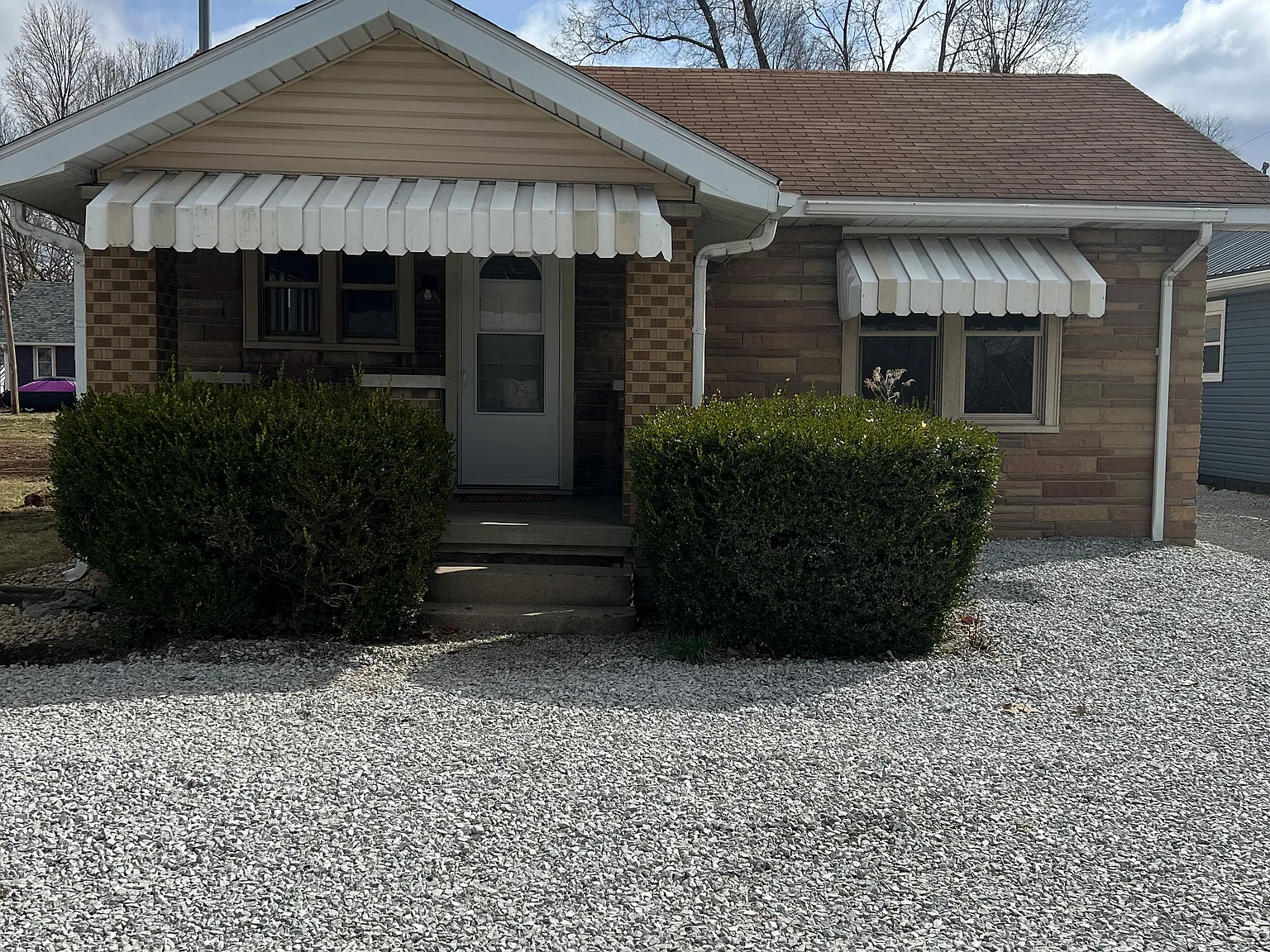 1 bed, 980 sqft, $985 — Photo 1