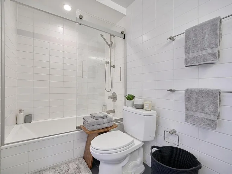 200 E 11th St #Penthouse 1 — Photo 7