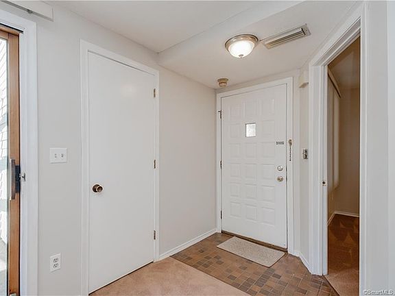 3rd image of 19 Little Oak Ln #19