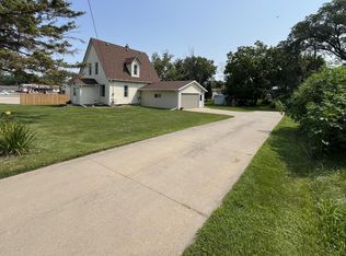 402 3rd Ave NW, Dodge Center, MN 55927