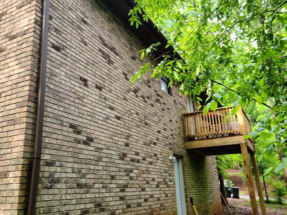 2nd image of 1032 Sweetwater Cir