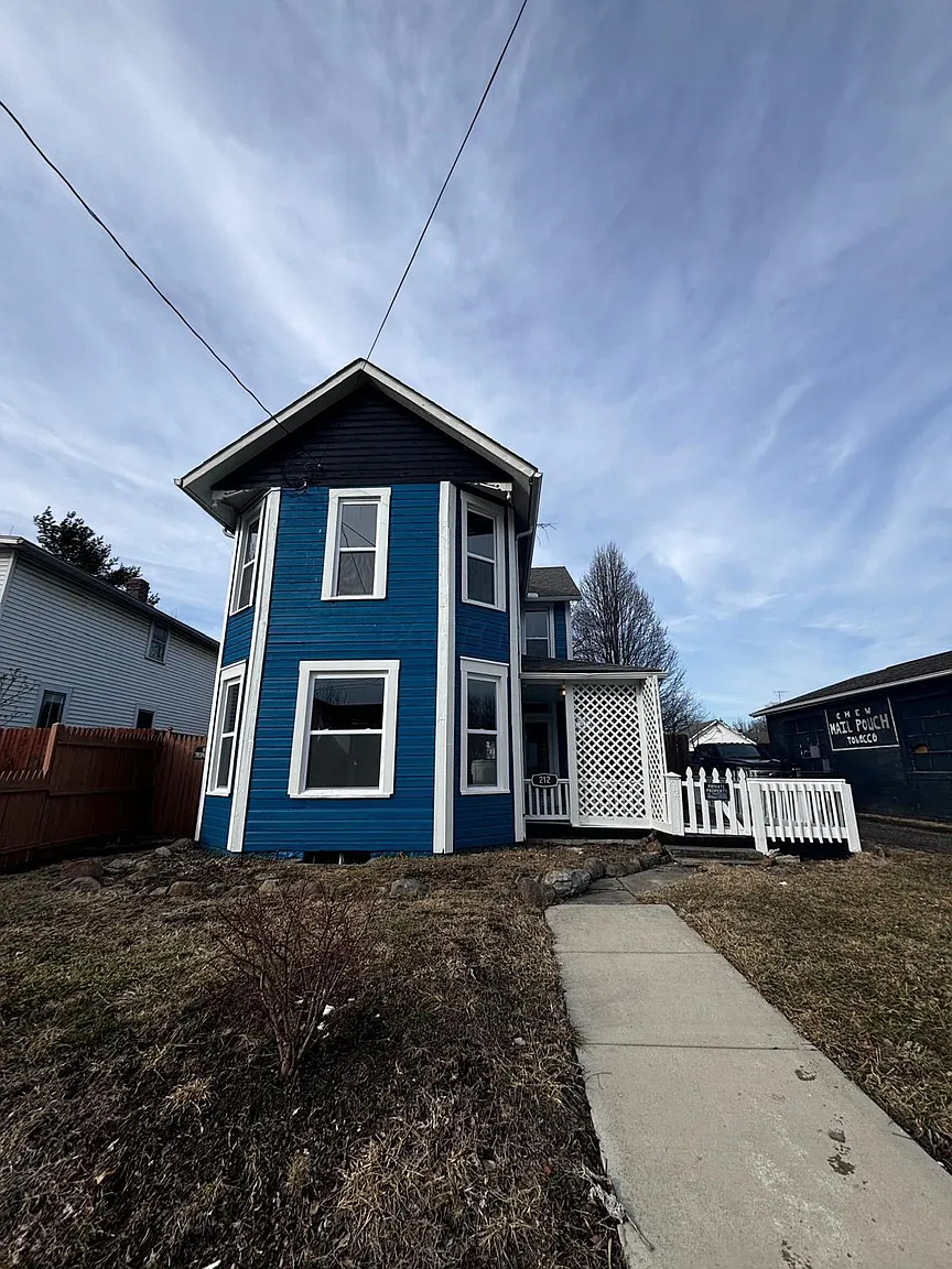212 Short St photo 1