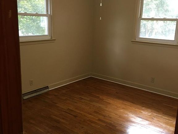 2nd image of 1911 Willimax Ave