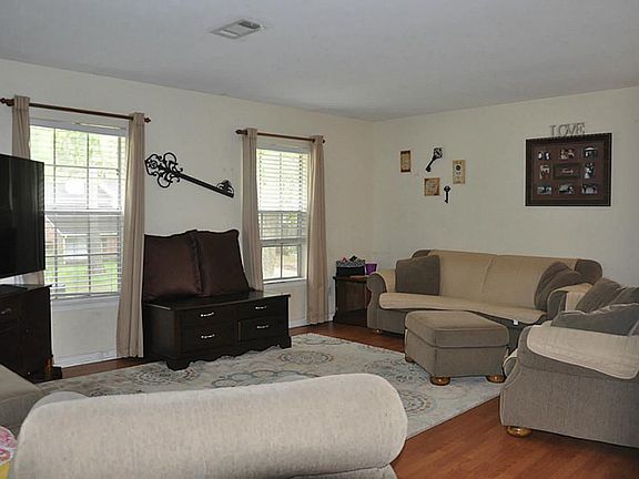 3rd image of 3211 Park Garden Dr