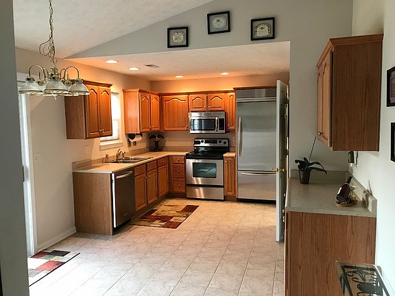Kitchen & Eat-In Dining