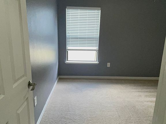 4th image of 2256 Seven Oaks Dr