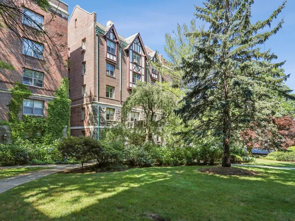 100 E Palisade Ave #D22-42, Englewood, NJ 07631