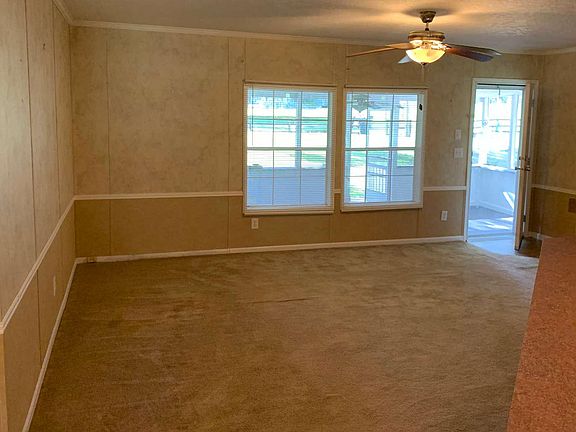 4th image of 556 SE Mayhall Ter
