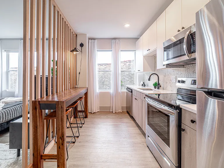 3546 N Southport Ave #204 — Photo 5