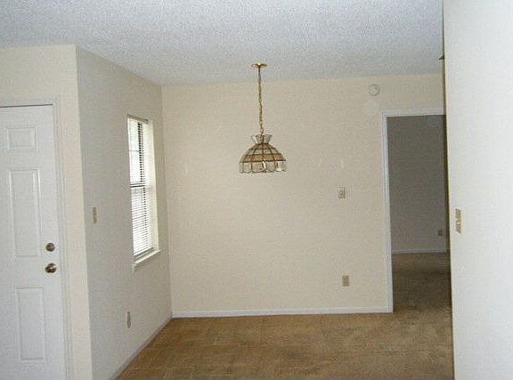3rd image of 926 Lakeside Dr