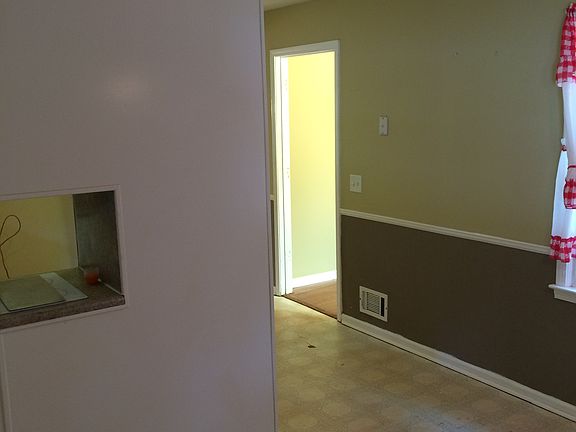 Breakfast nook Needs Tile