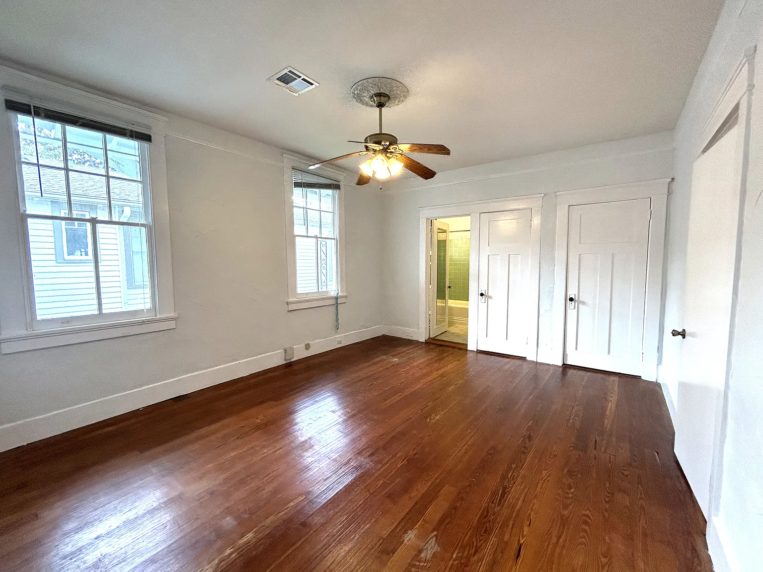 4 bed, 2500 sqft, $2,250 — Photo 3