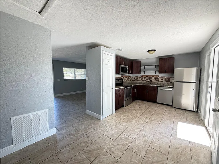 922 Martin Luther King Blvd NE — Photo 2