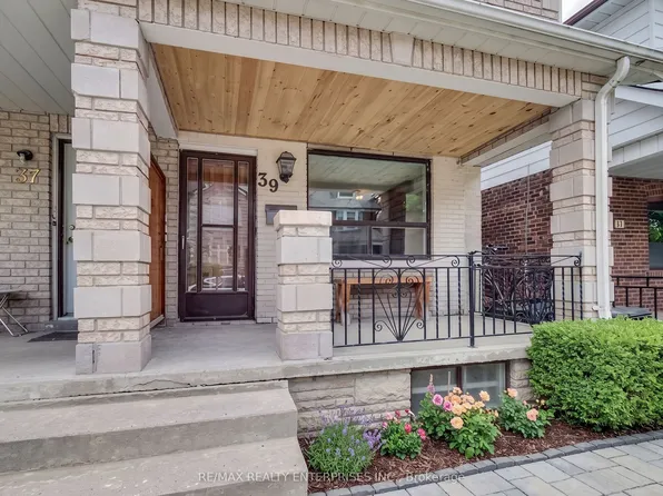 39 Pendrith St, Toronto, ON M6G 1R6