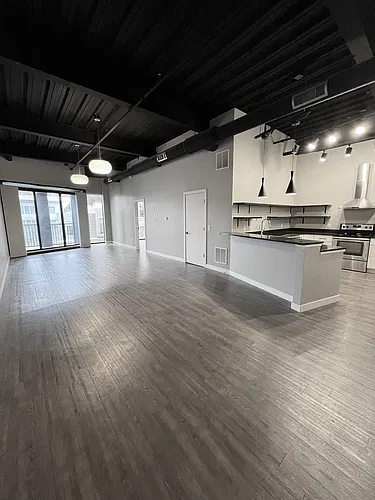 Floor plan Mall Plaza - 407 -...