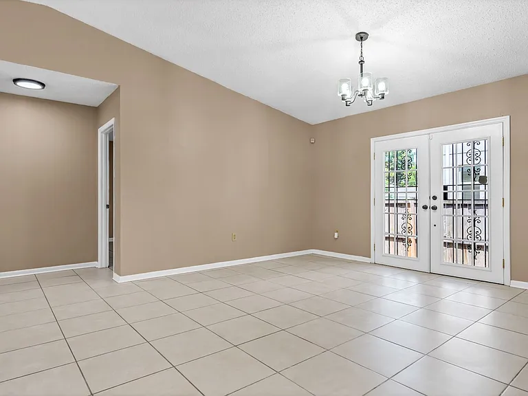 2610 E Lake Ave — Photo 9