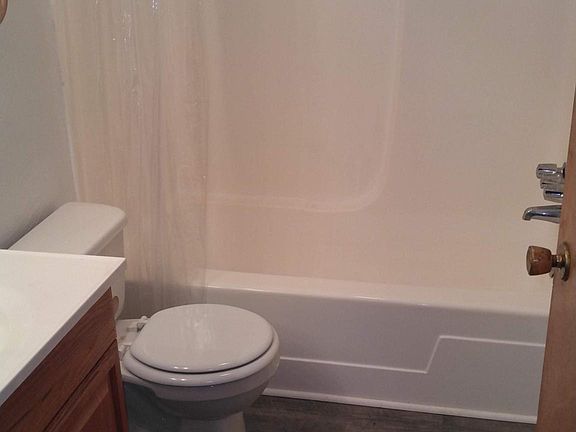 5th image of 141 Spruce Ct APT 6