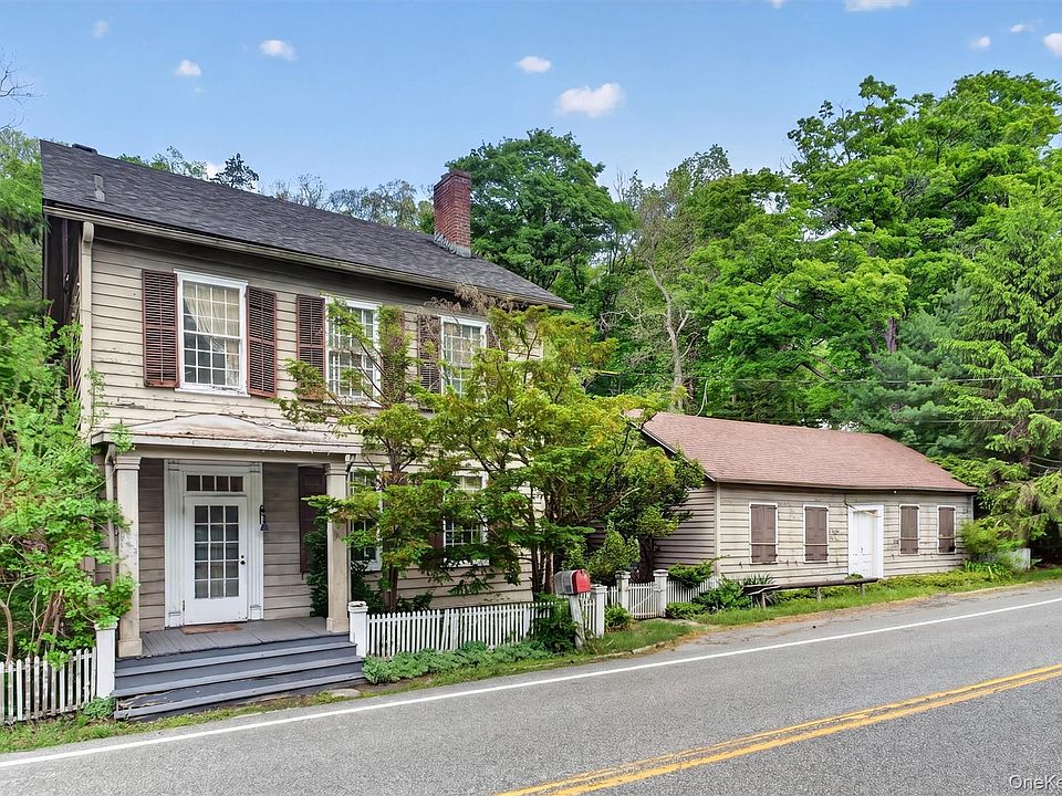 1st image of 815 Craigville Road