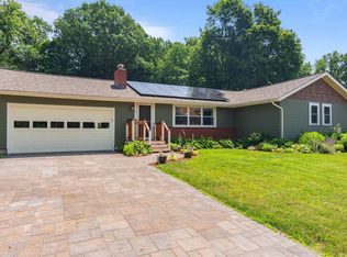 2 Meadow Rd, South Burlington, VT 05403