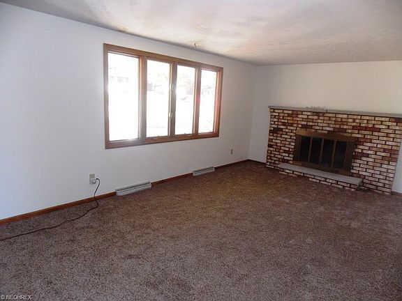 4th image of 3918 Glenoak St NE