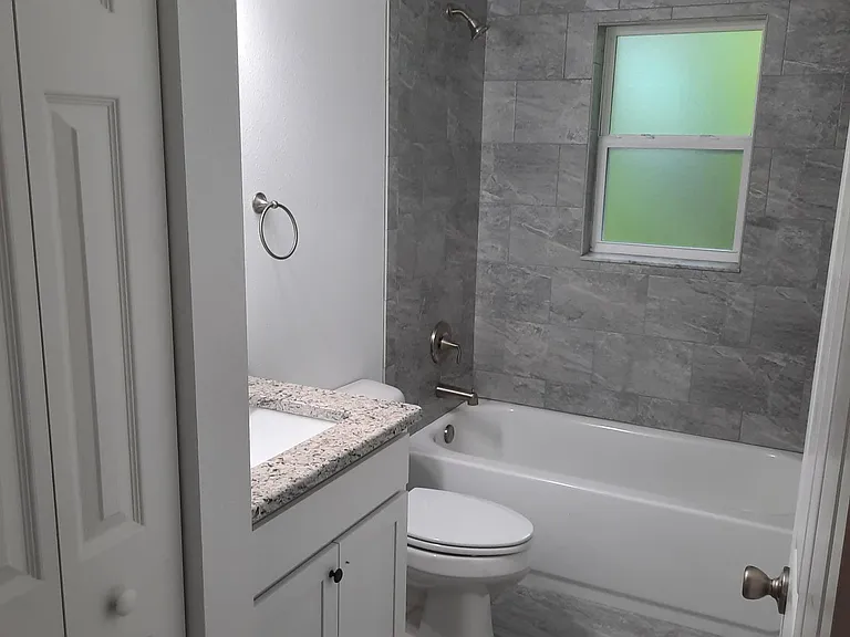 605 Howard St — Photo 8