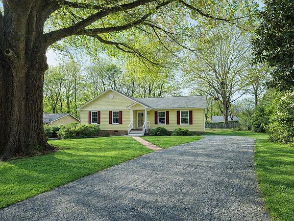 2nd image of 514 Holtz Ln