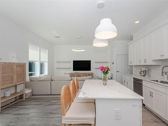 5th image of 1066 NE 35th St