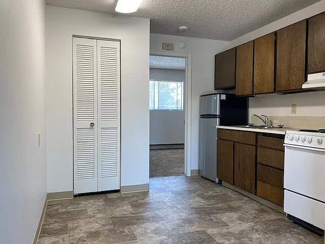 1 bed, 650 sqft, $900 — Photo 3
