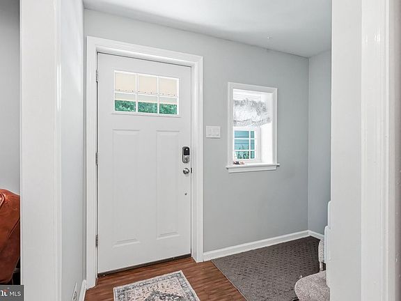 5th image of 304 W Highland Ave